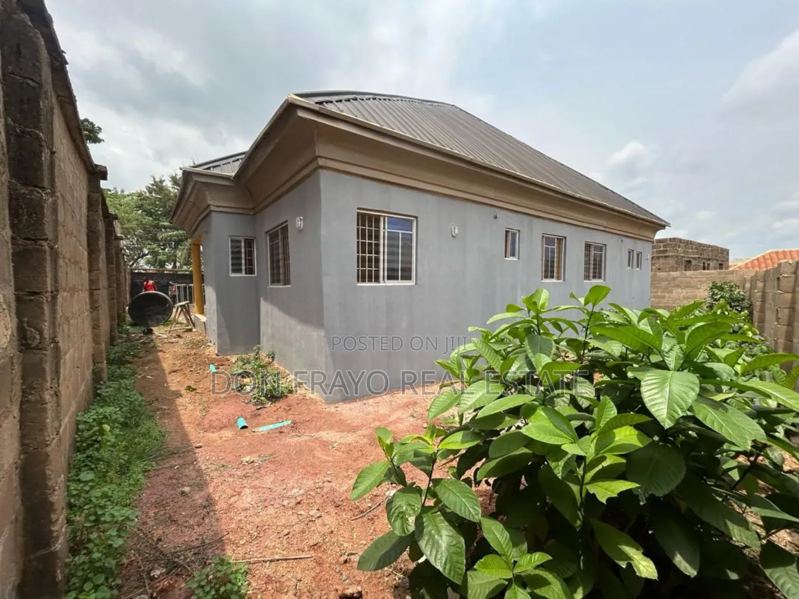 6bdrm Block of Flats in Bola, Ojoo for sale in Ojoo