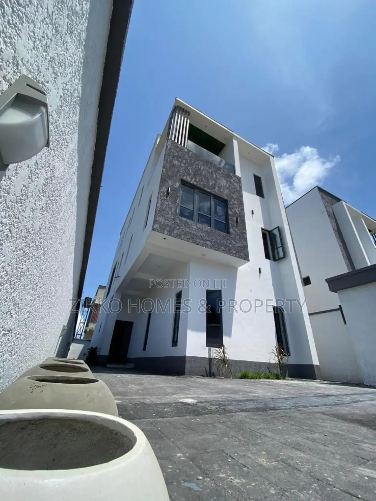 5bdrm Duplex in Lekki Scheme 2 for sale in Lekki