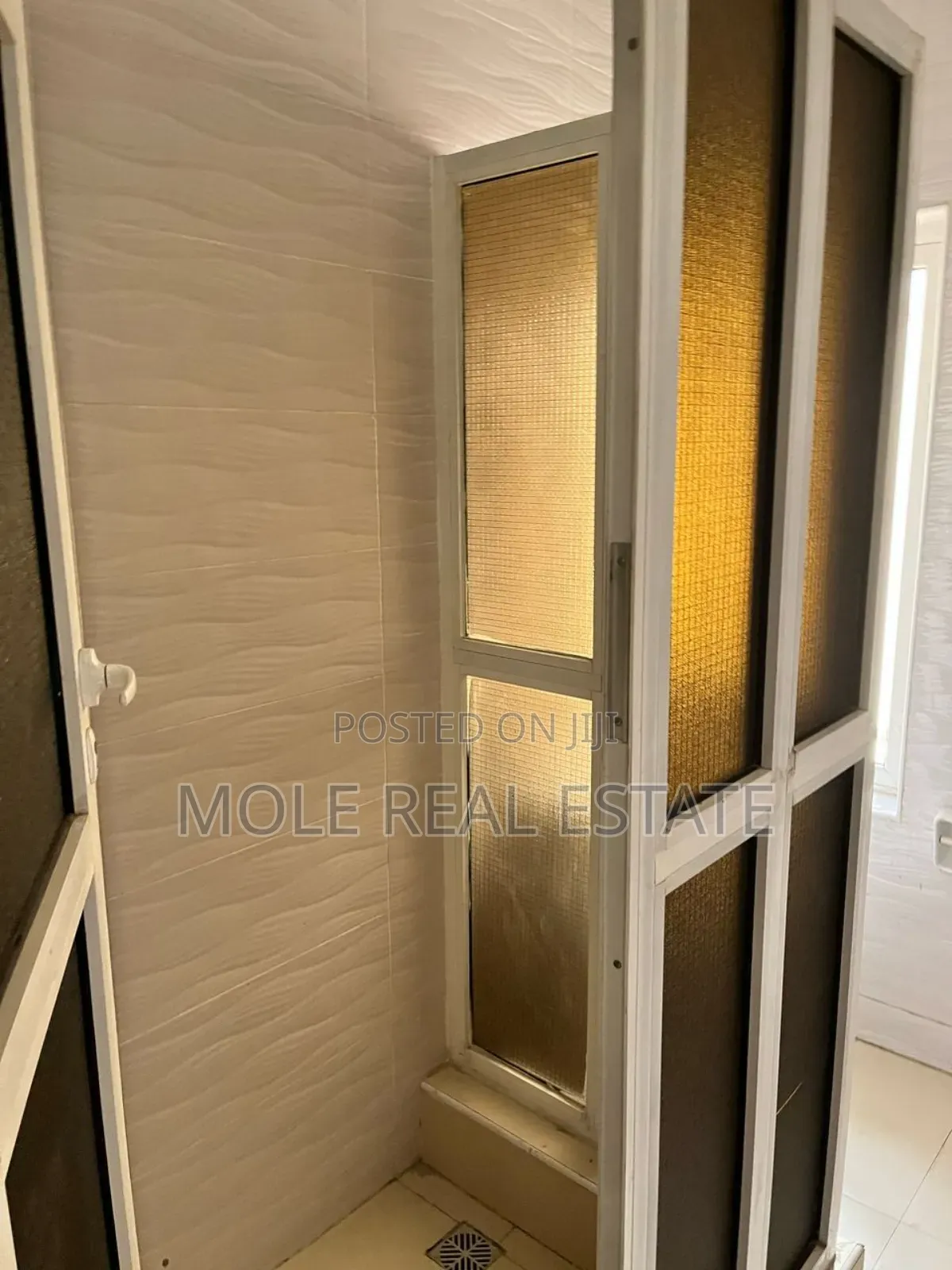 Hotel Off Toyin Ikeja With Pool Funtional 24 Room in Toyin Street