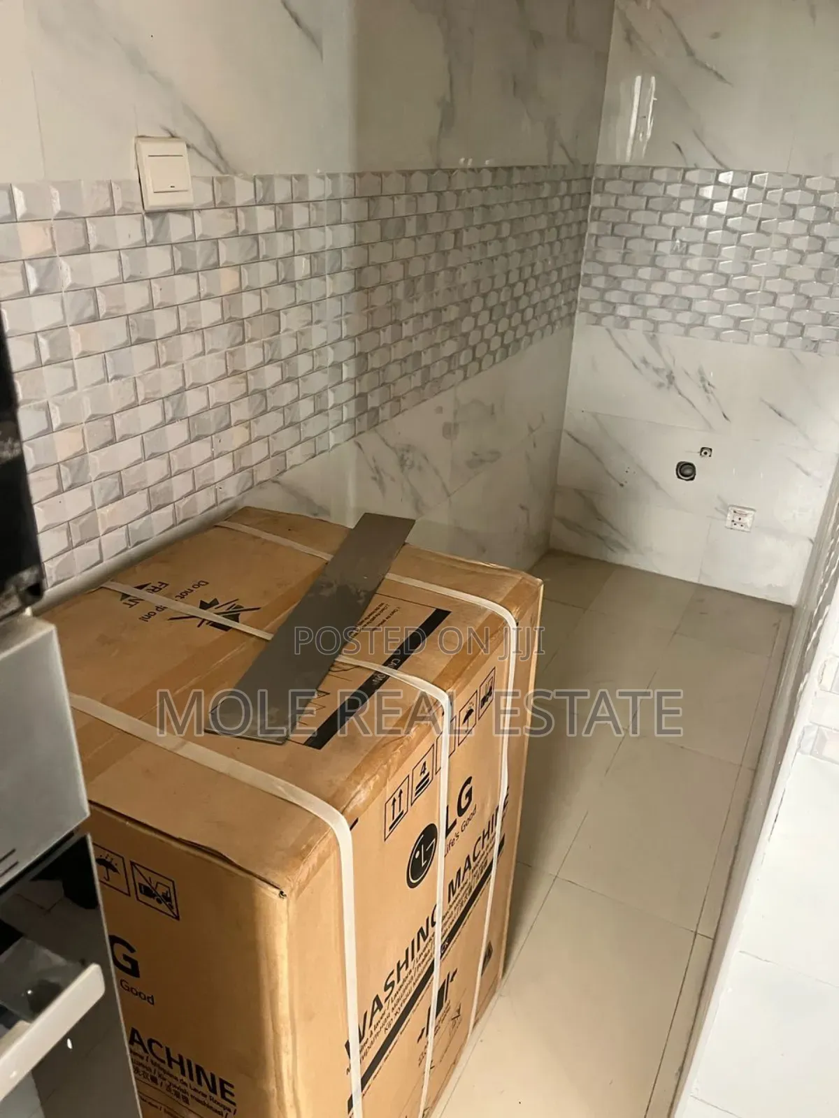 Hotel Off Toyin Ikeja With Pool Funtional 24 Room in Toyin Street