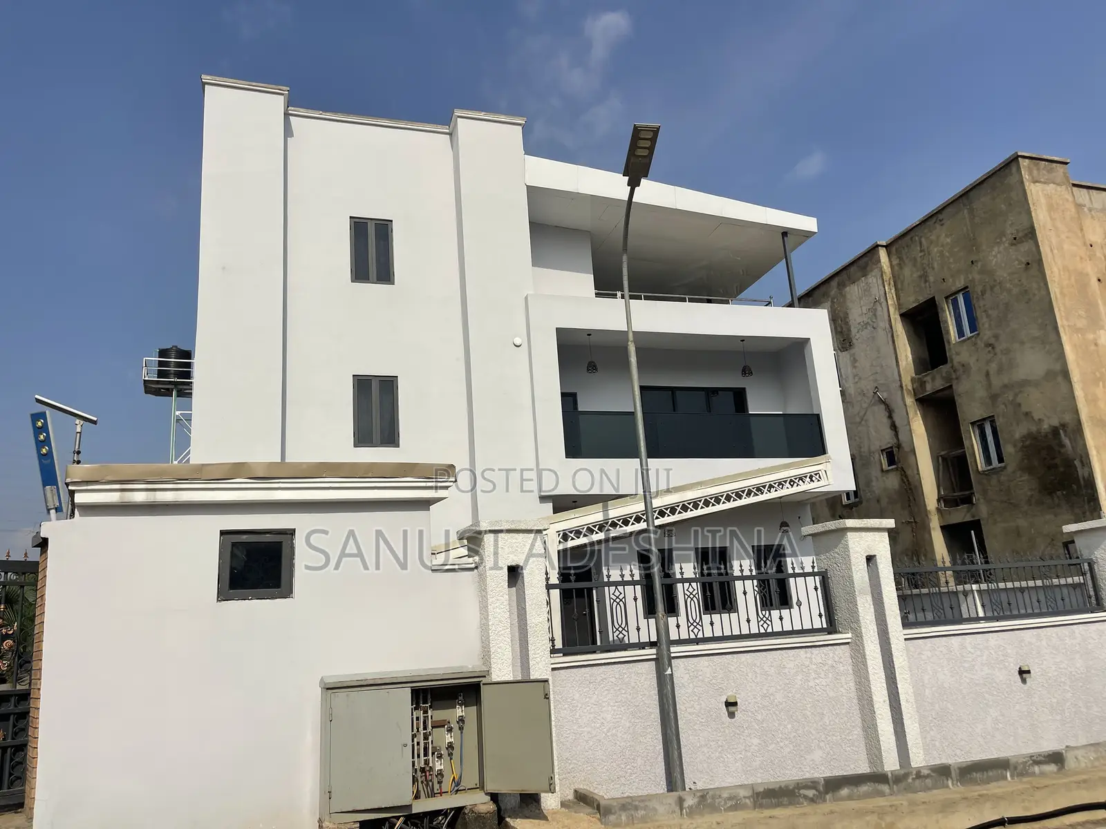 5bdrm Duplex in Life Camp By for sale in Life Camp