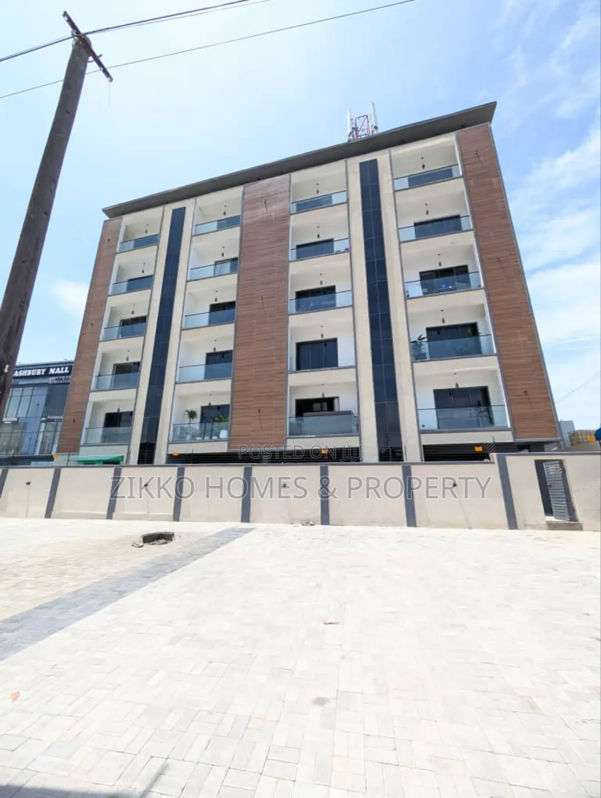 3bdrm Maisonette in Lekki Phase 1 for sale in Lekki