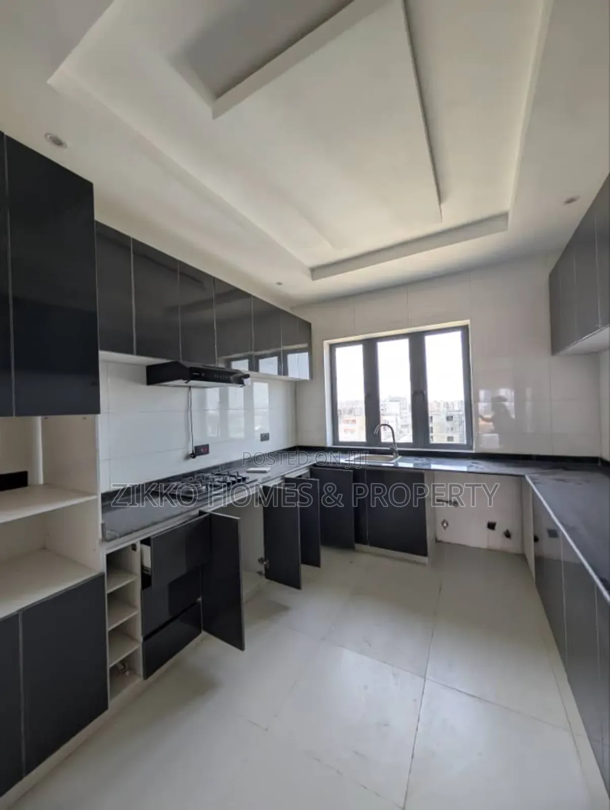 3bdrm Maisonette in Lekki Phase 1 for sale in Lekki