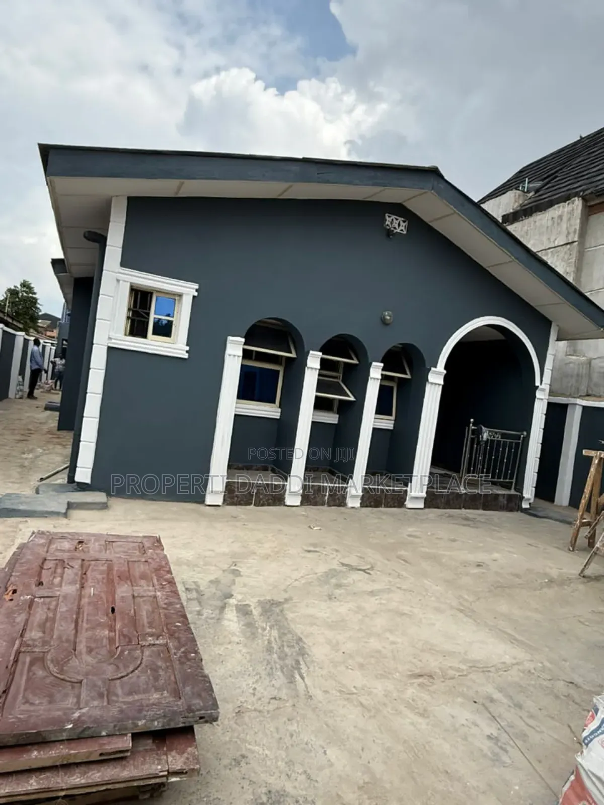 3bdrm Block of Flats in Ijegun for sale in Ijegun