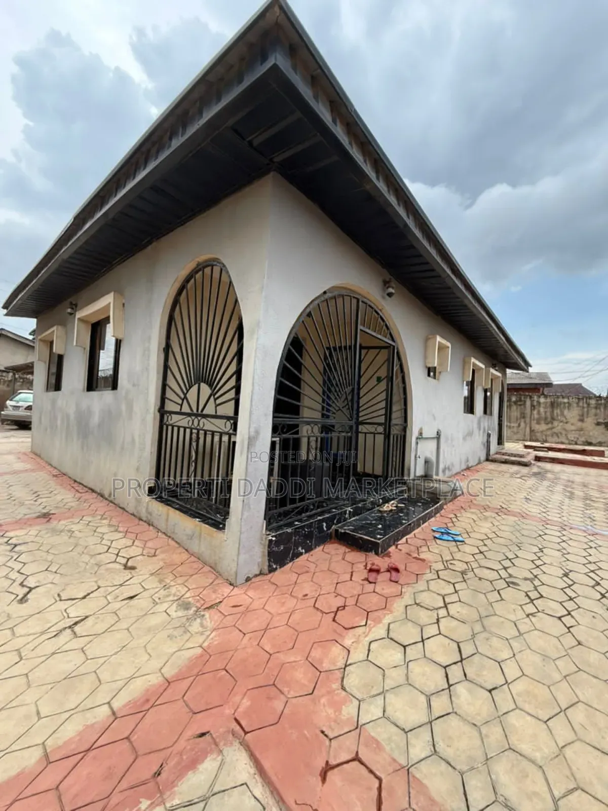4bdrm Bungalow in Alagbado for sale in Alagbado