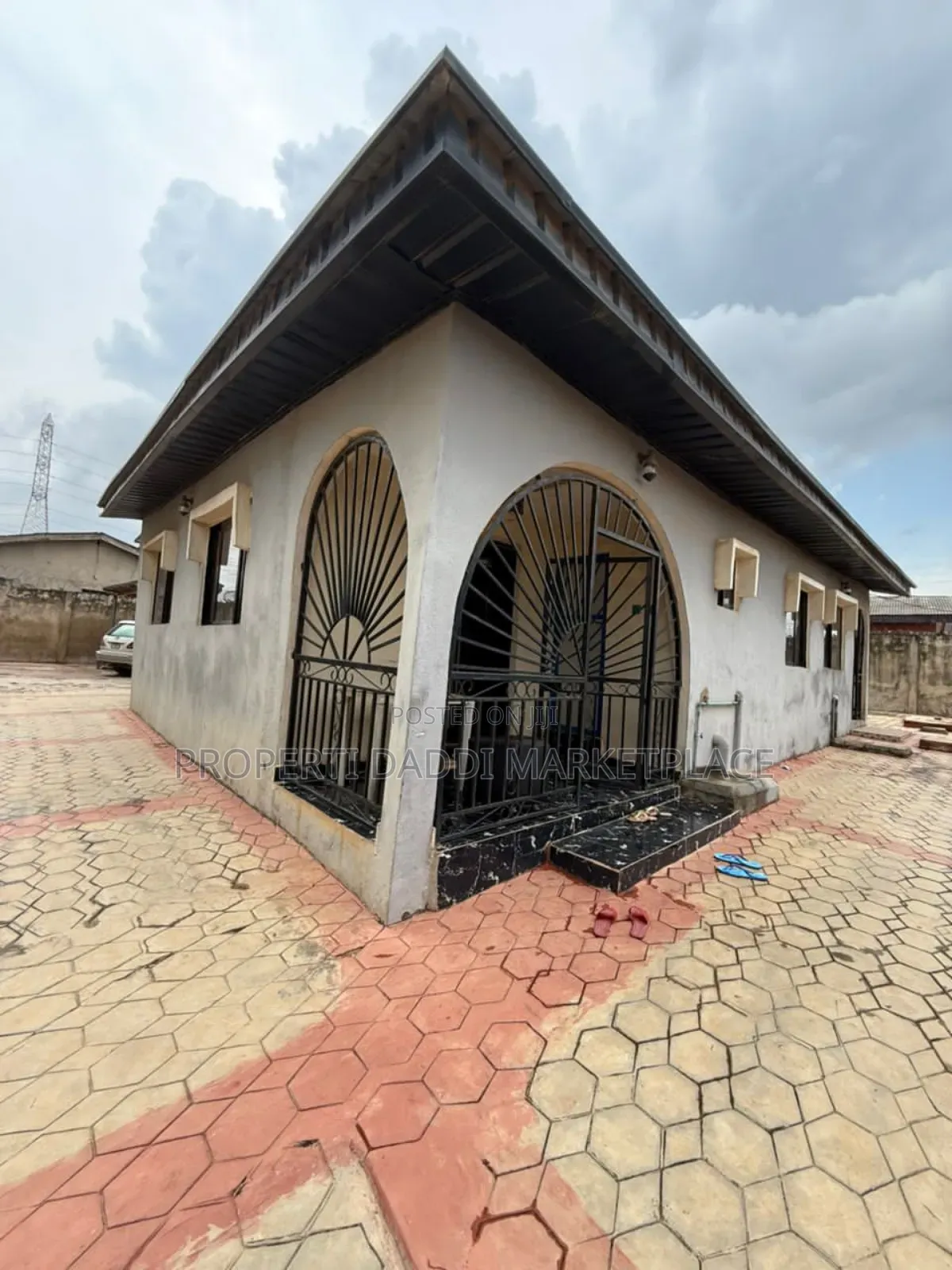 4bdrm Bungalow in Alagbado for sale in Alagbado