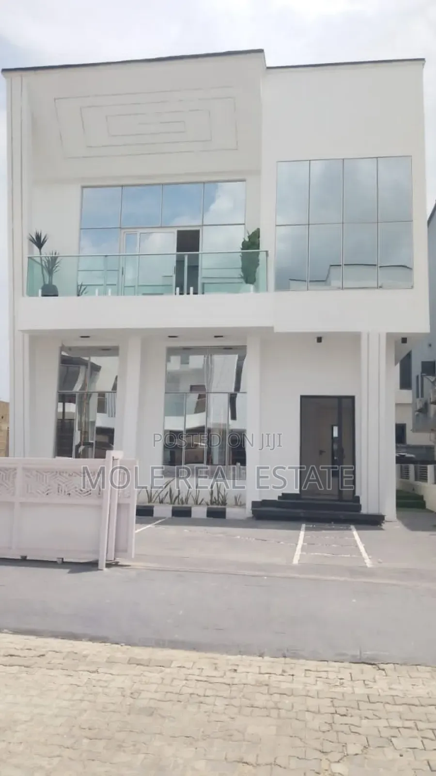 Furnished 5bdrm Duplex in Chevron Drive for sale in Chevron