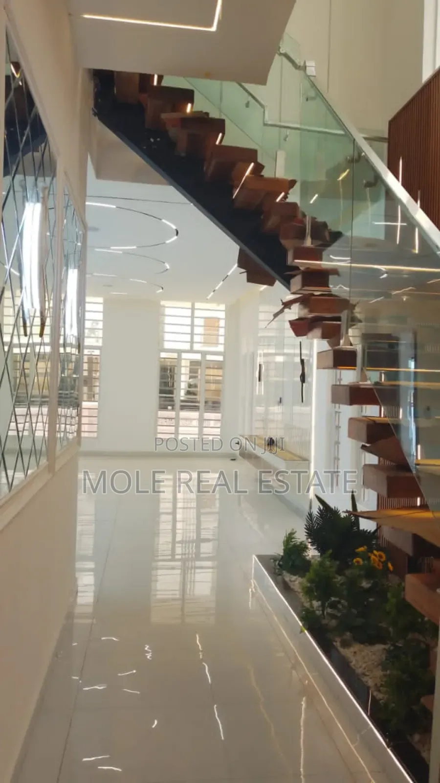 Furnished 5bdrm Duplex in Chevron Drive for sale in Chevron
