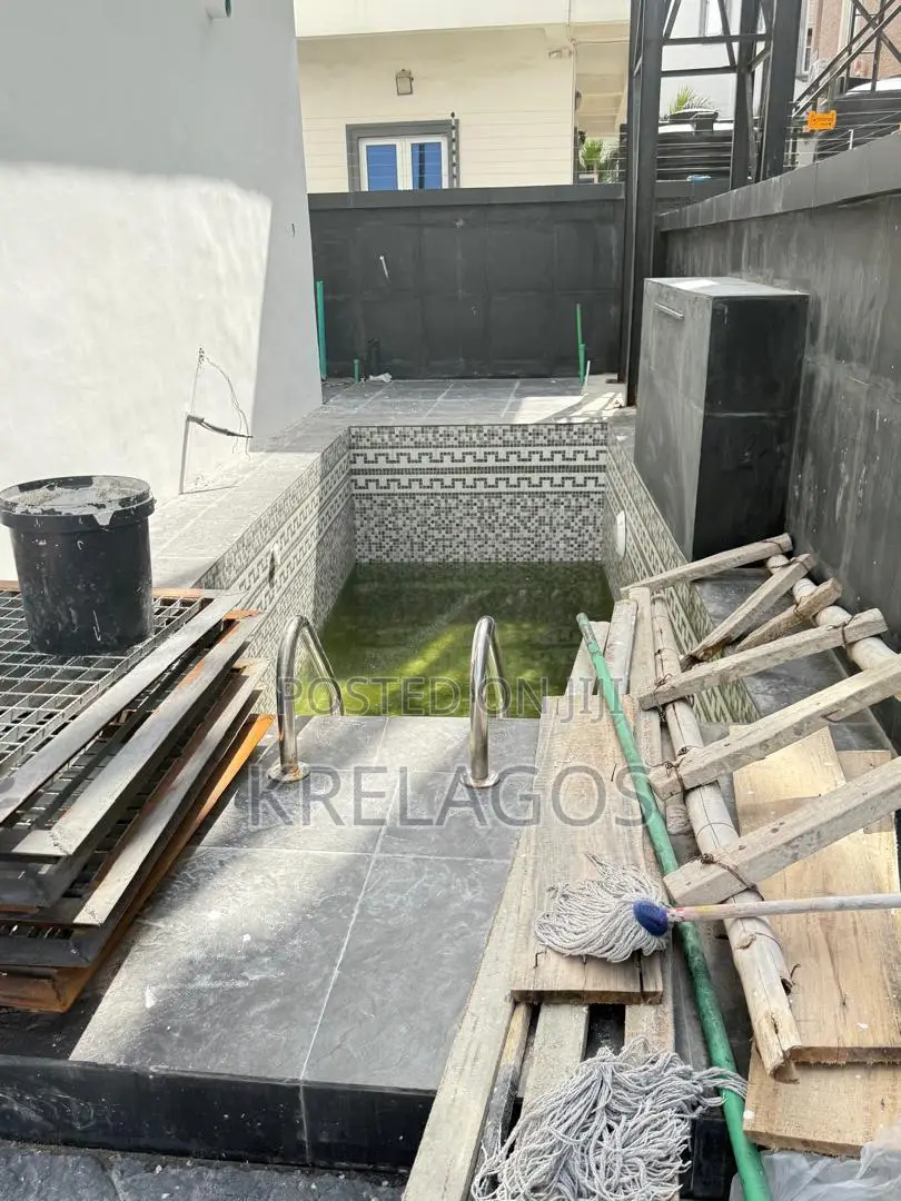 5bdrm Duplex in Osapa london for sale in Osapa london