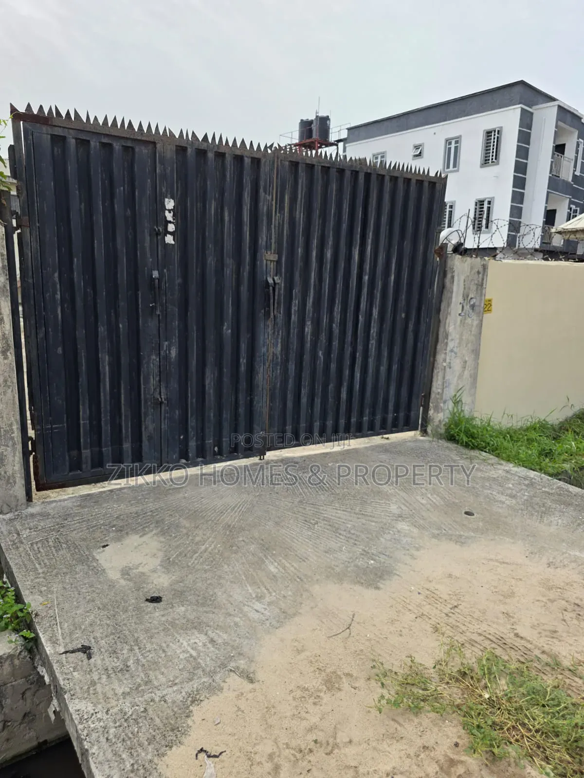 3bdrm Block of Flats in Taiye Aruwayo, Awoyaya for sale in Awoyaya