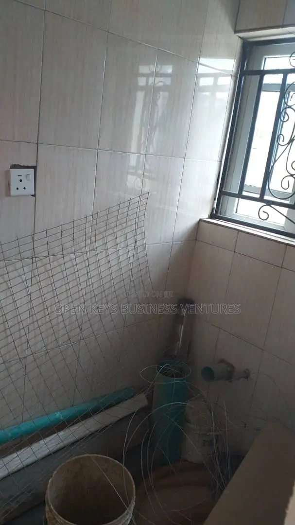 2bdrm Block of Flats in Ekeein, Ologuneru for sale in Ologuneru
