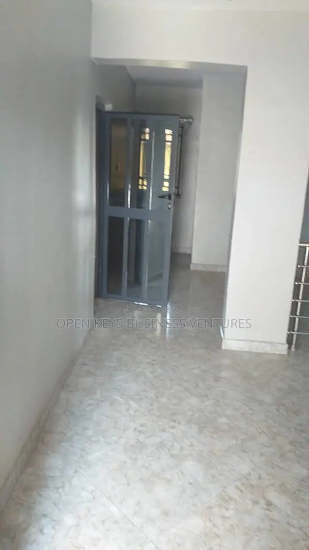 2bdrm Block of Flats in Ekeein, Ologuneru for sale in Ologuneru