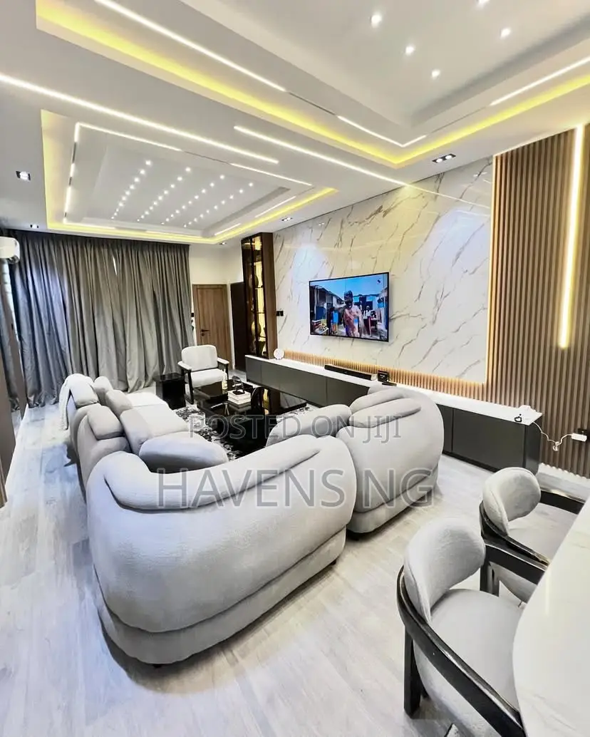 Luxury 3-Bedroom Apartment With Private Bar and Smoking Area in Jahi