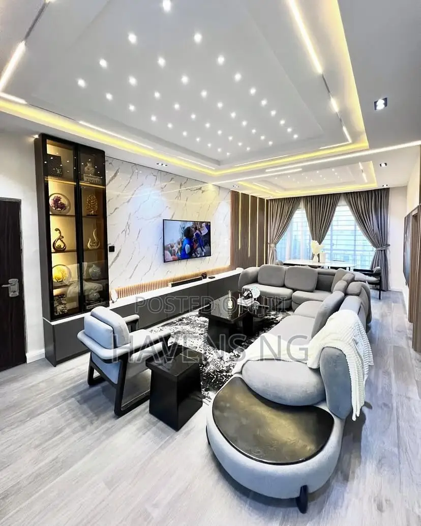 Luxury 3-Bedroom Apartment With Private Bar and Smoking Area in Jahi