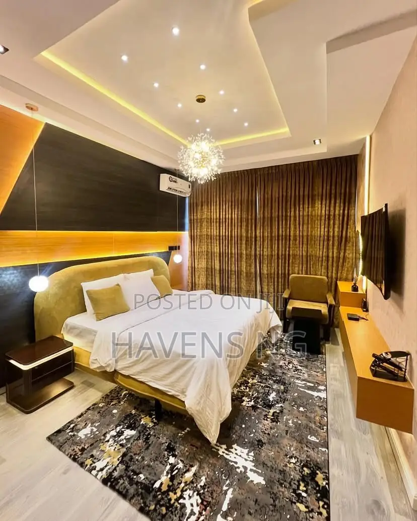Luxury 3-Bedroom Apartment With Private Bar and Smoking Area in Jahi