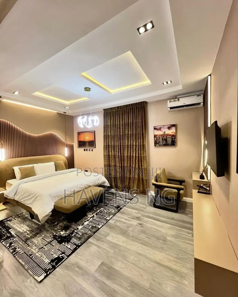 Luxury 3-Bedroom Apartment With Private Bar and Smoking Area in Jahi