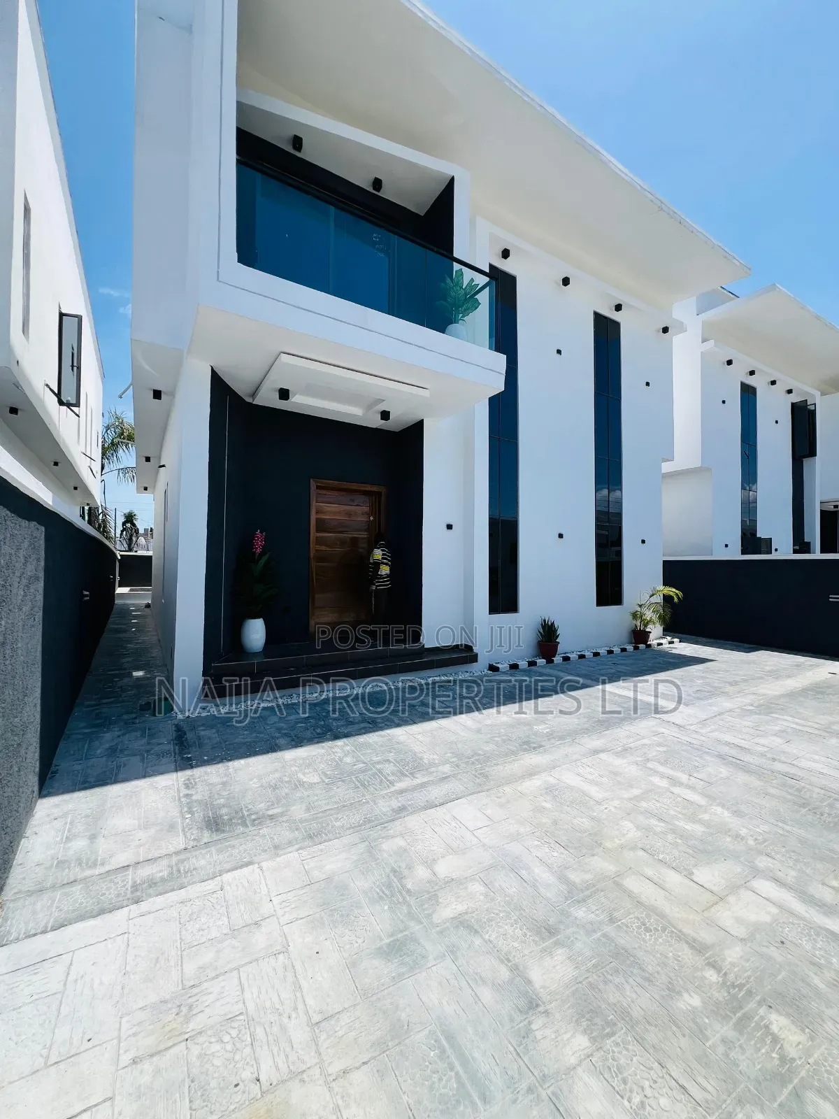 5bdrm Duplex in Mobil Rd, Ajah for sale in Ajah