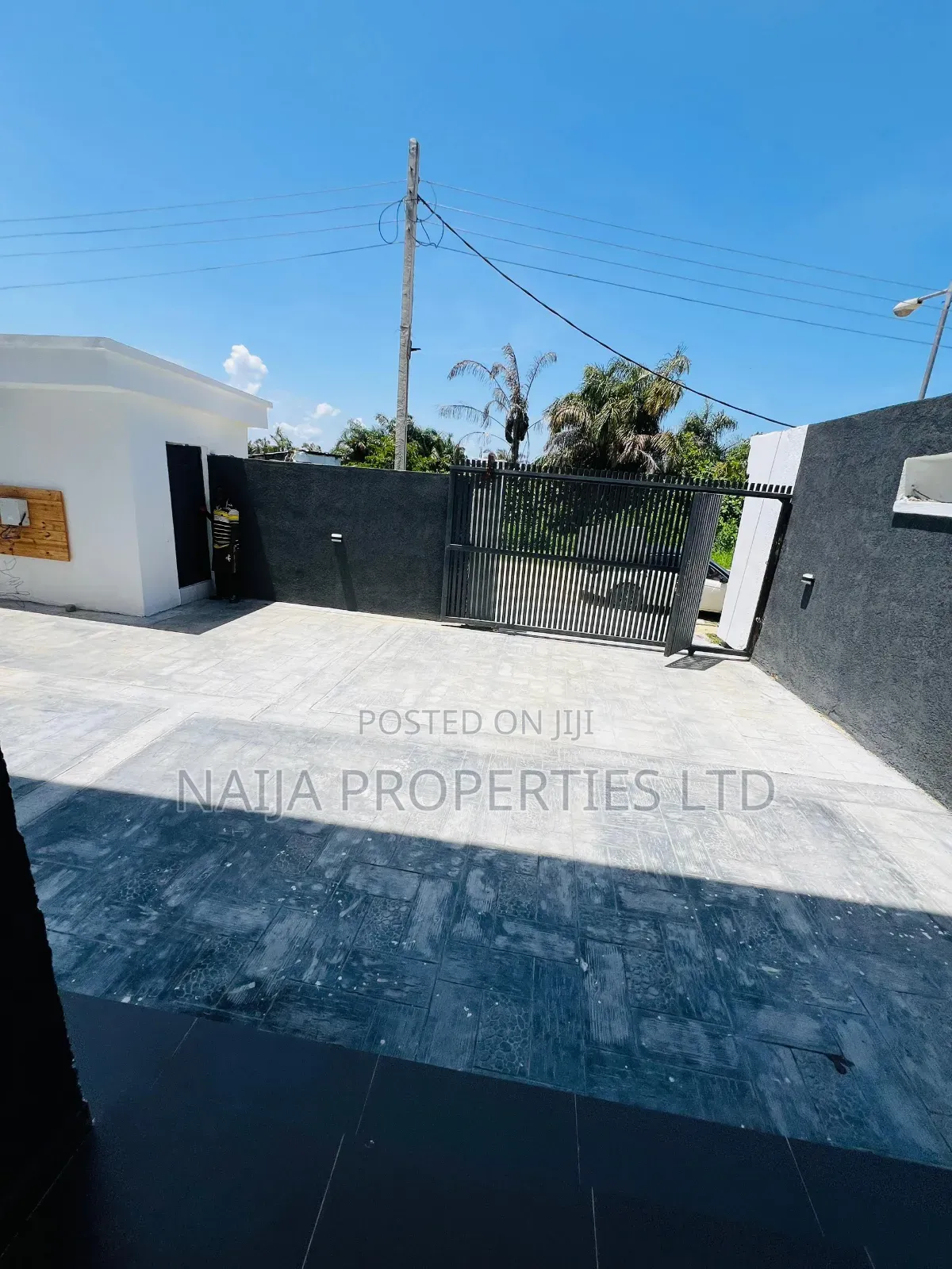 5bdrm Duplex in Mobil Rd, Ajah for sale in Ajah