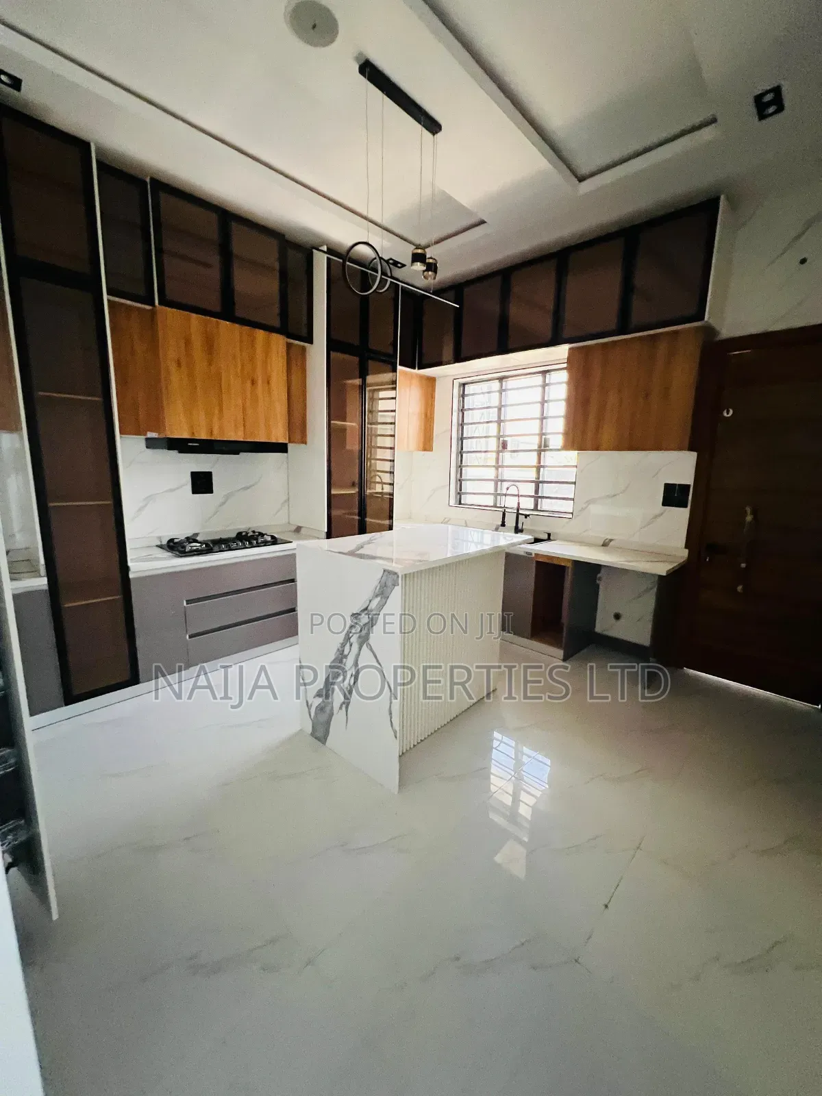 5bdrm Duplex in Mobil Rd, Ajah for sale in Ajah