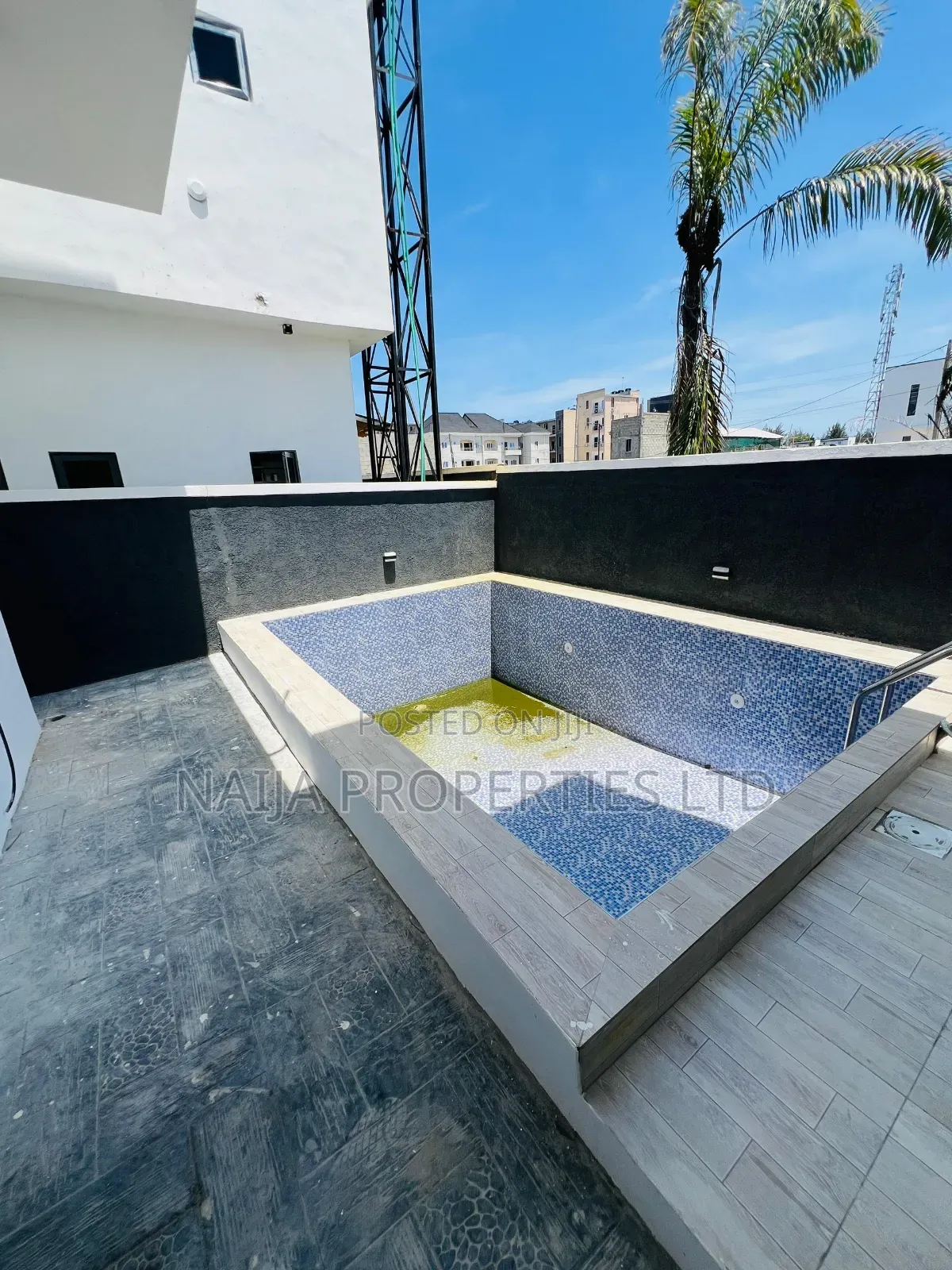 5bdrm Duplex in Mobil Rd, Ajah for sale in Ajah