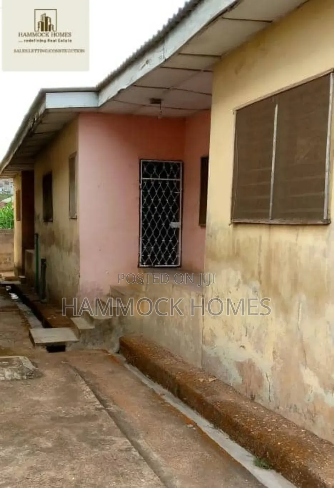 Block of 4 Units of 3-Bedroom Flats + 7-Bedroom Bungalow in Ojoo