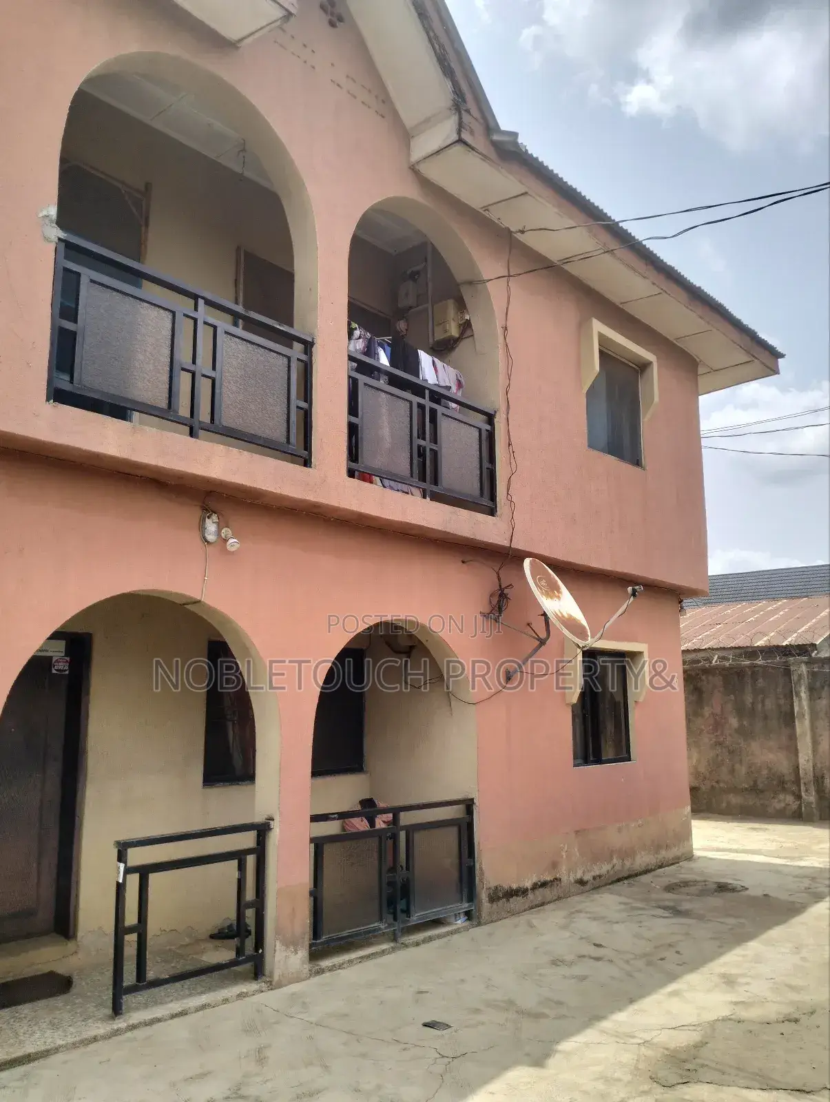 3bdrm Block of Flats in Off Memodu Street St, Iseri Olofin for sale in Iseri Olofin