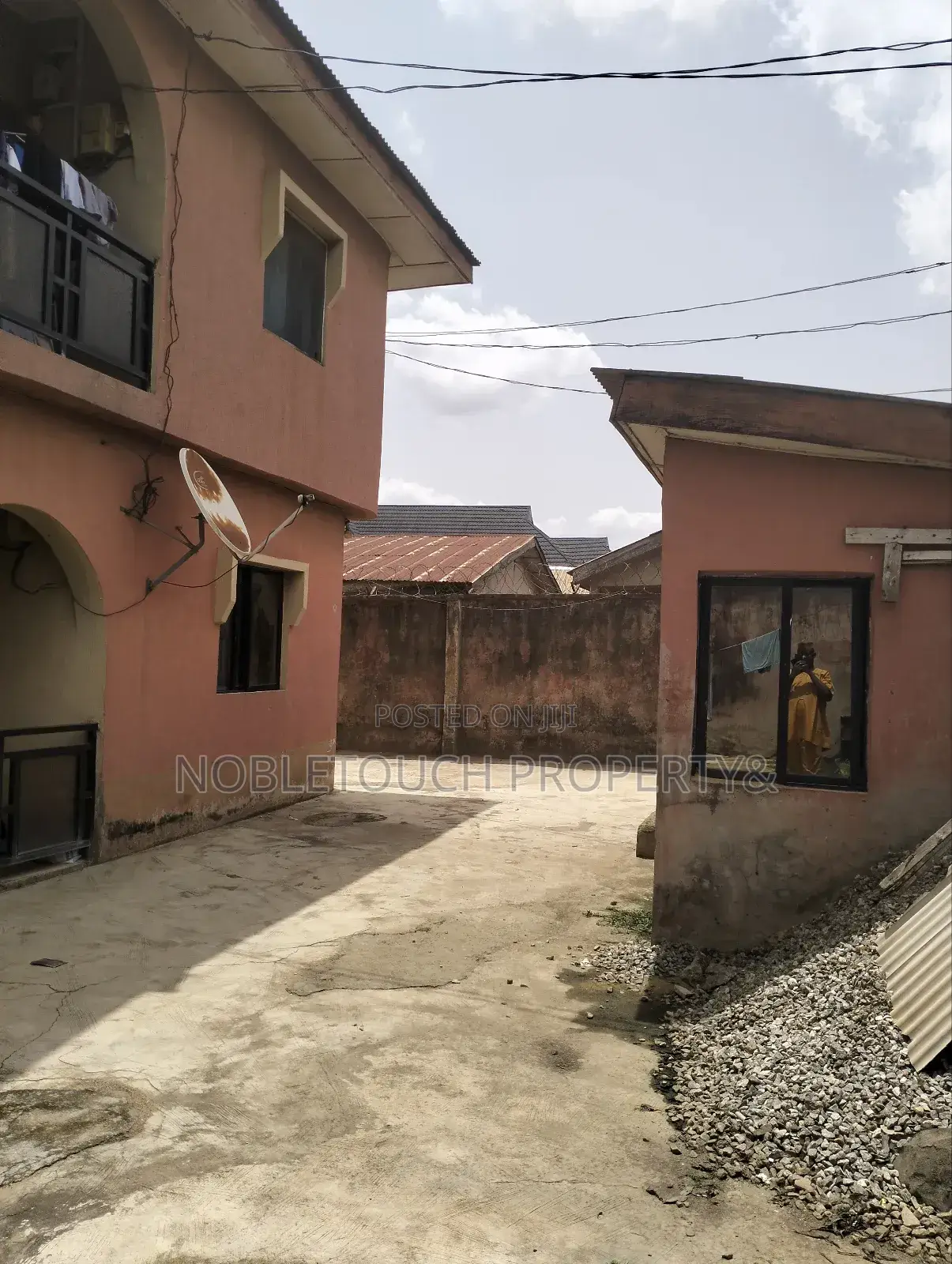 3bdrm Block of Flats in Off Memodu Street St, Iseri Olofin for sale in Iseri Olofin
