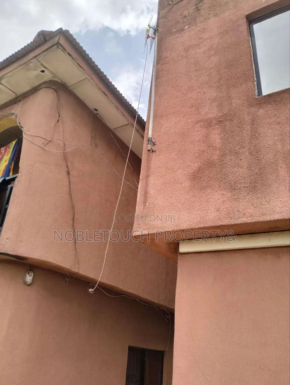 3bdrm Block of Flats in Off Memodu Street St, Iseri Olofin for sale in Iseri Olofin