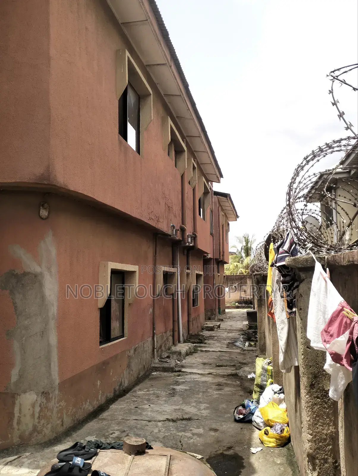 3bdrm Block of Flats in Off Memodu Street St, Iseri Olofin for sale in Iseri Olofin