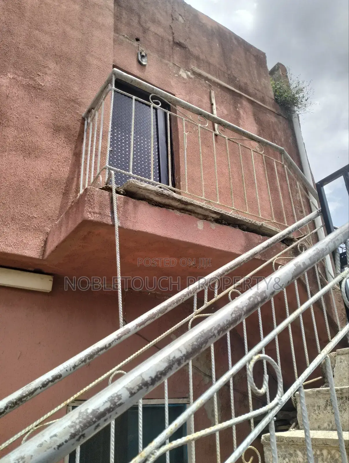 3bdrm Block of Flats in Off Memodu Street St, Iseri Olofin for sale in Iseri Olofin