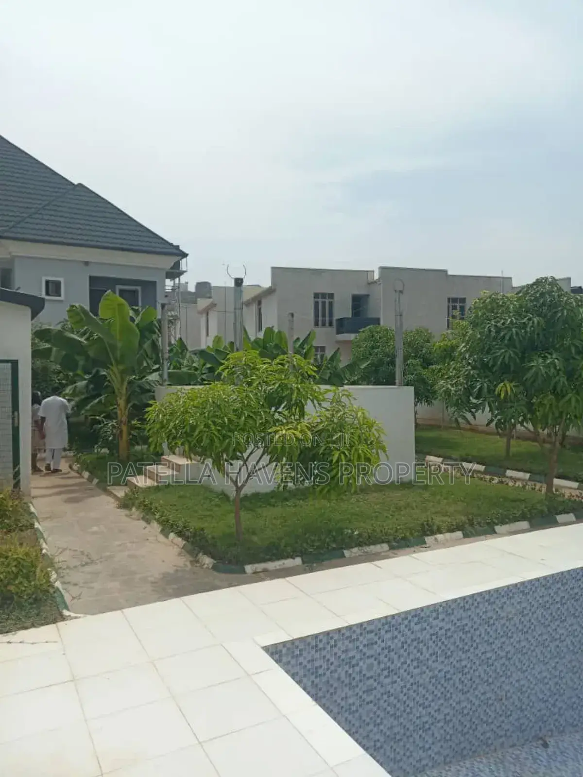 8bdrm Duplex in Apo Resettlement for sale in Apo Resettlement