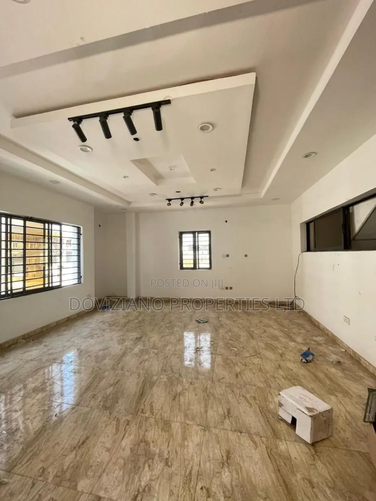 4bdrm Townhouse/Terrace in Chevron for sale in Chevron