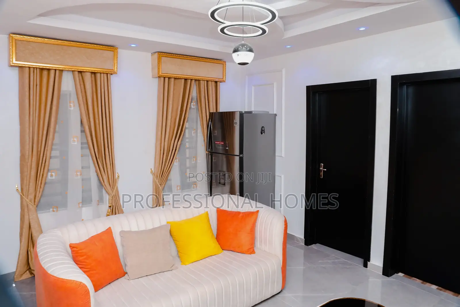 Unique 2 Bedroom Apartment Shortlet 5min to Airport in Airport Road / Ikeja