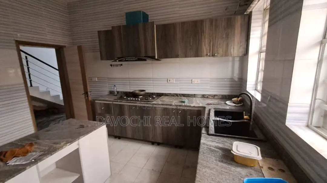 4bdrm Duplex in Conservative Road, for rent in Chevron