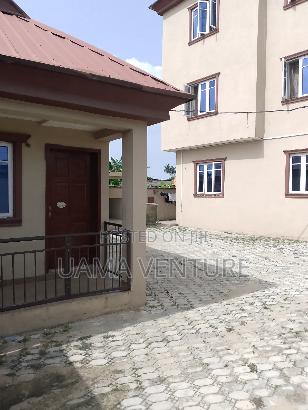 12bdrm House in Eleko for sale in Eleko