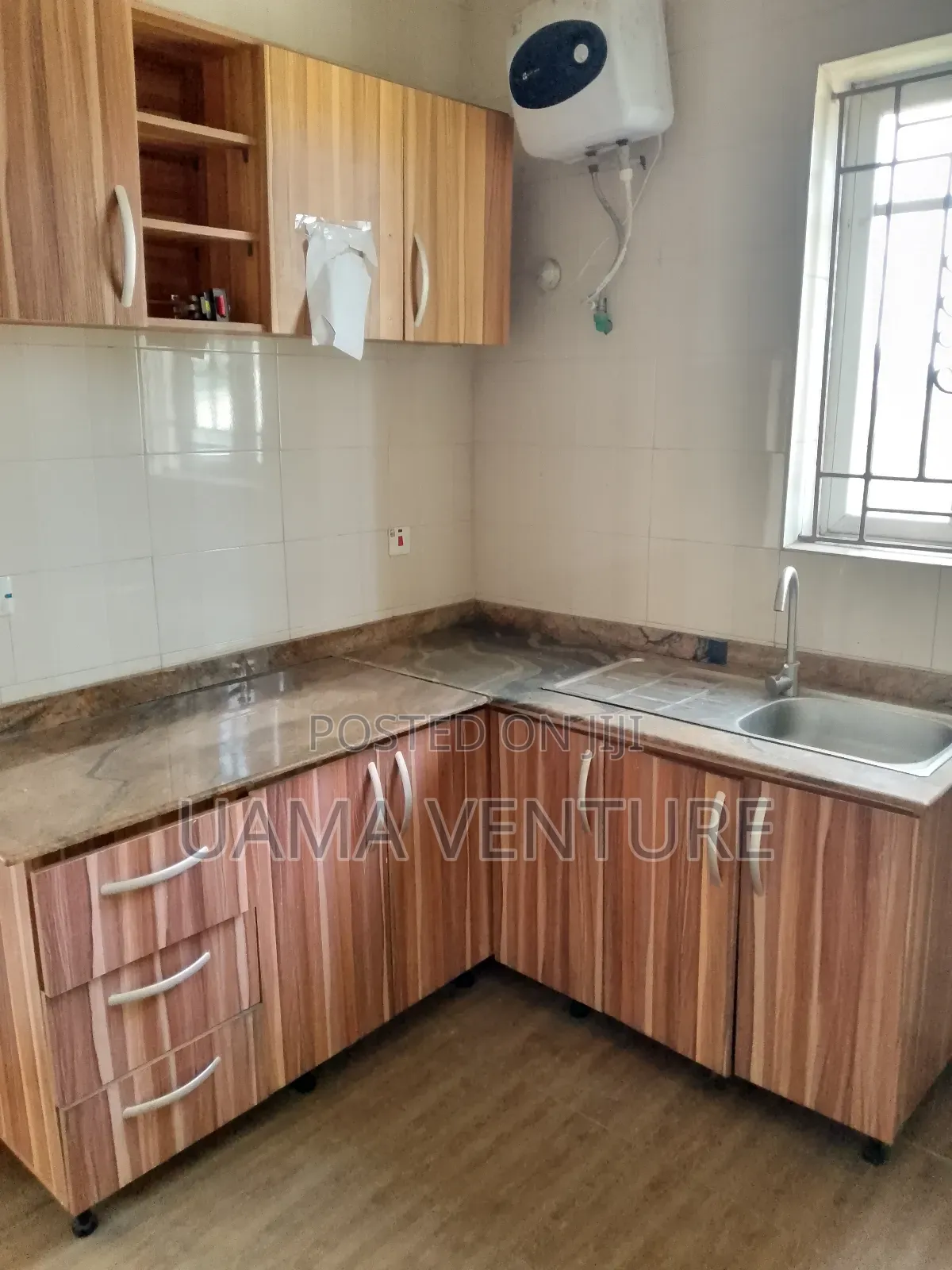 12bdrm House in Eleko for sale in Eleko