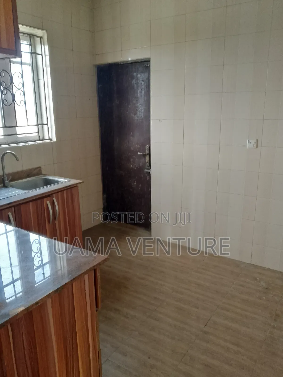 12bdrm House in Eleko for sale in Eleko
