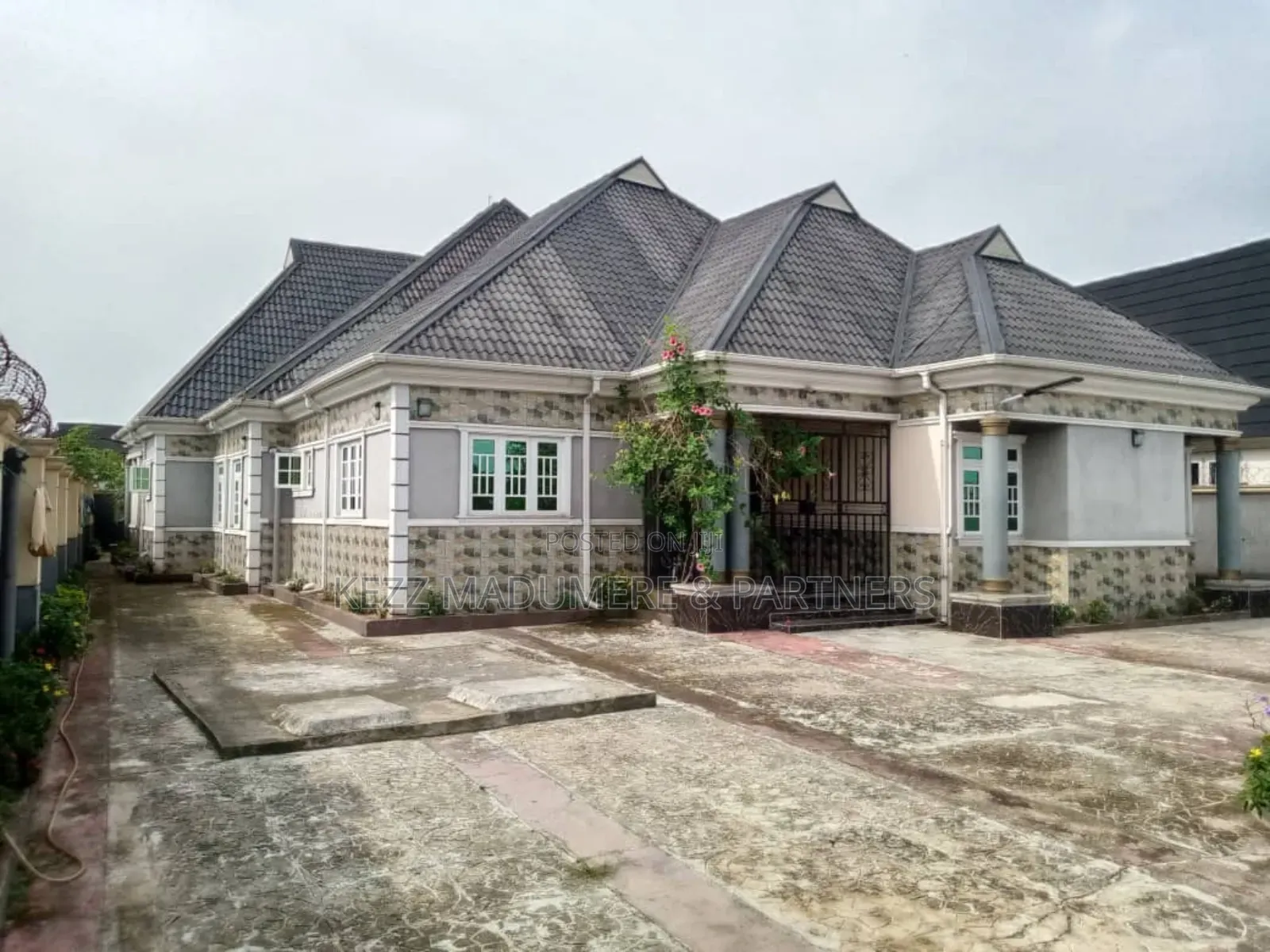 5bdrm Bungalow in Omagwa , Port for sale in Port-Harcourt