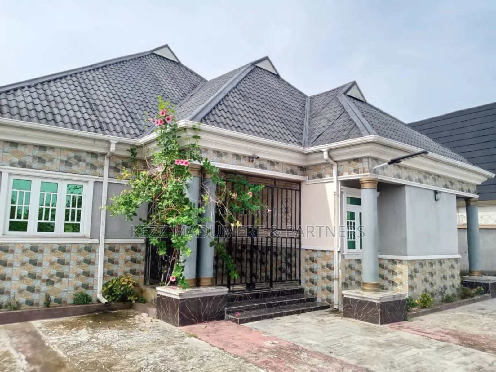 5bdrm Bungalow in Omagwa , Port for sale in Port-Harcourt