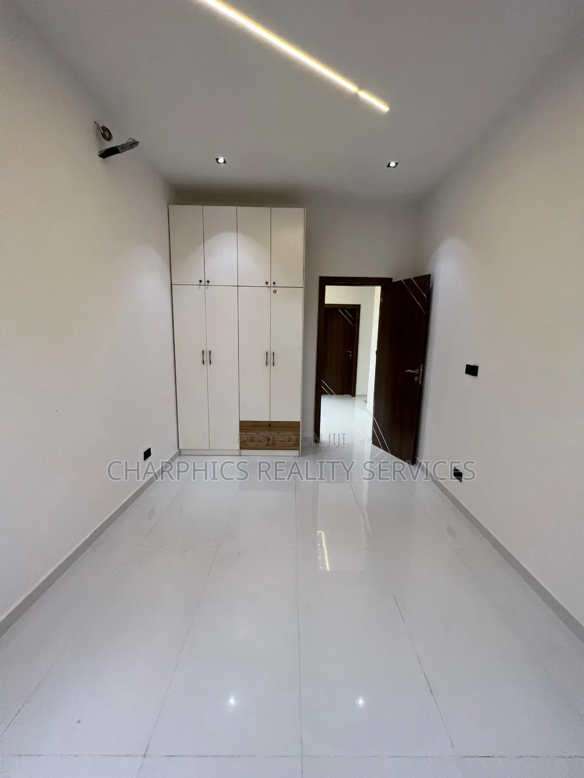 4bdrm Duplex in Ikota for sale in Ikota