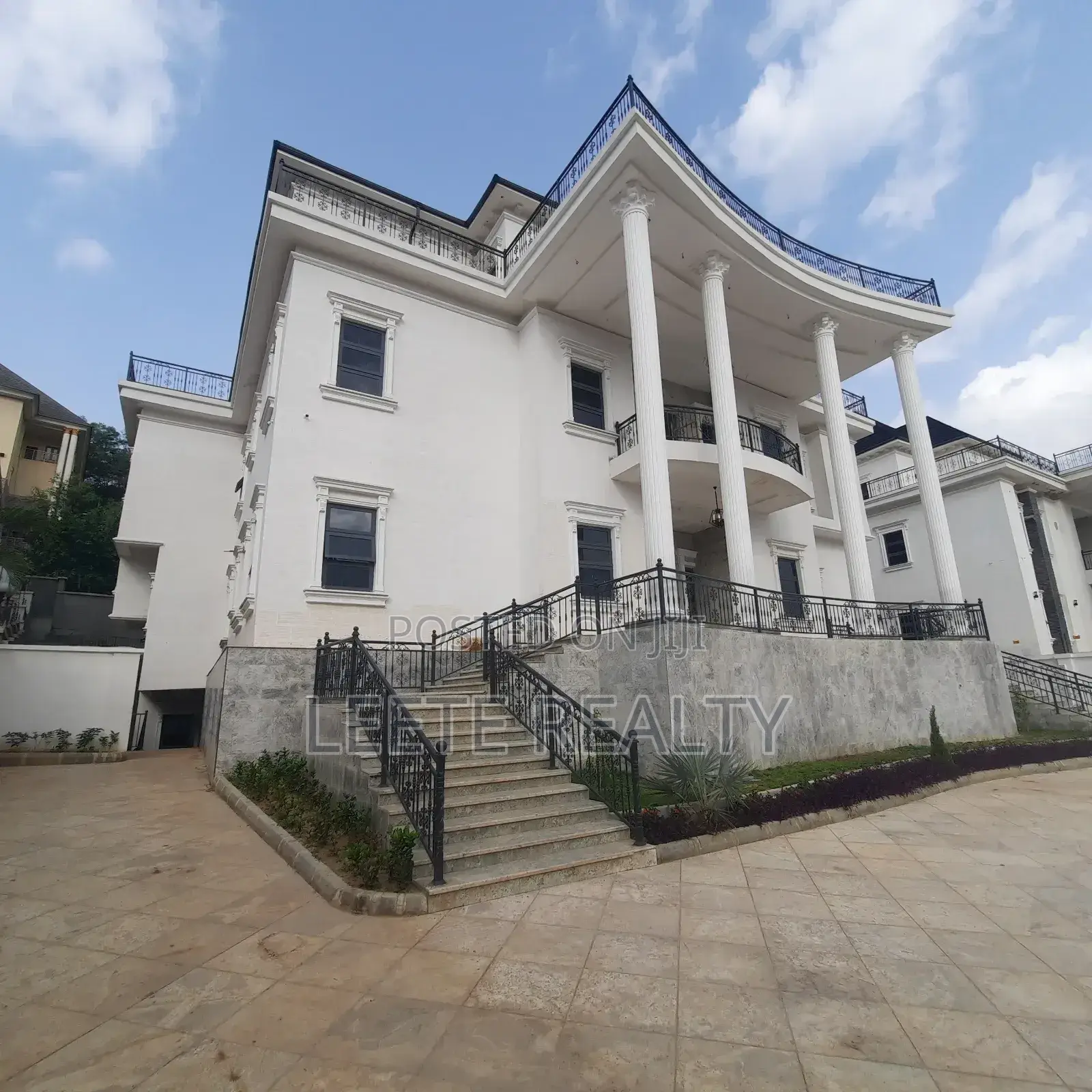 9bdrm Maisonette in Maitama for sale in Maitama