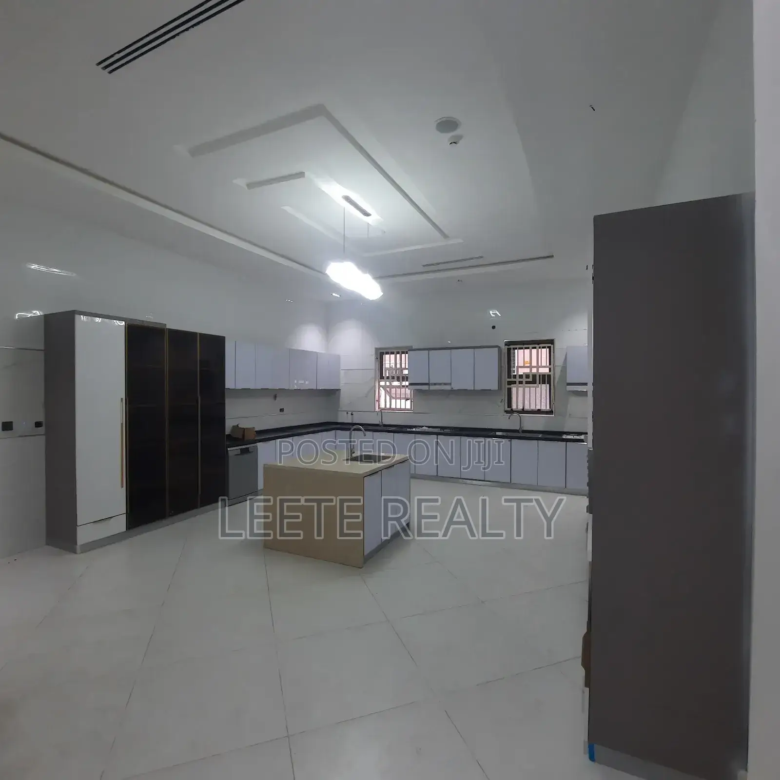 9bdrm Maisonette in Maitama for sale in Maitama