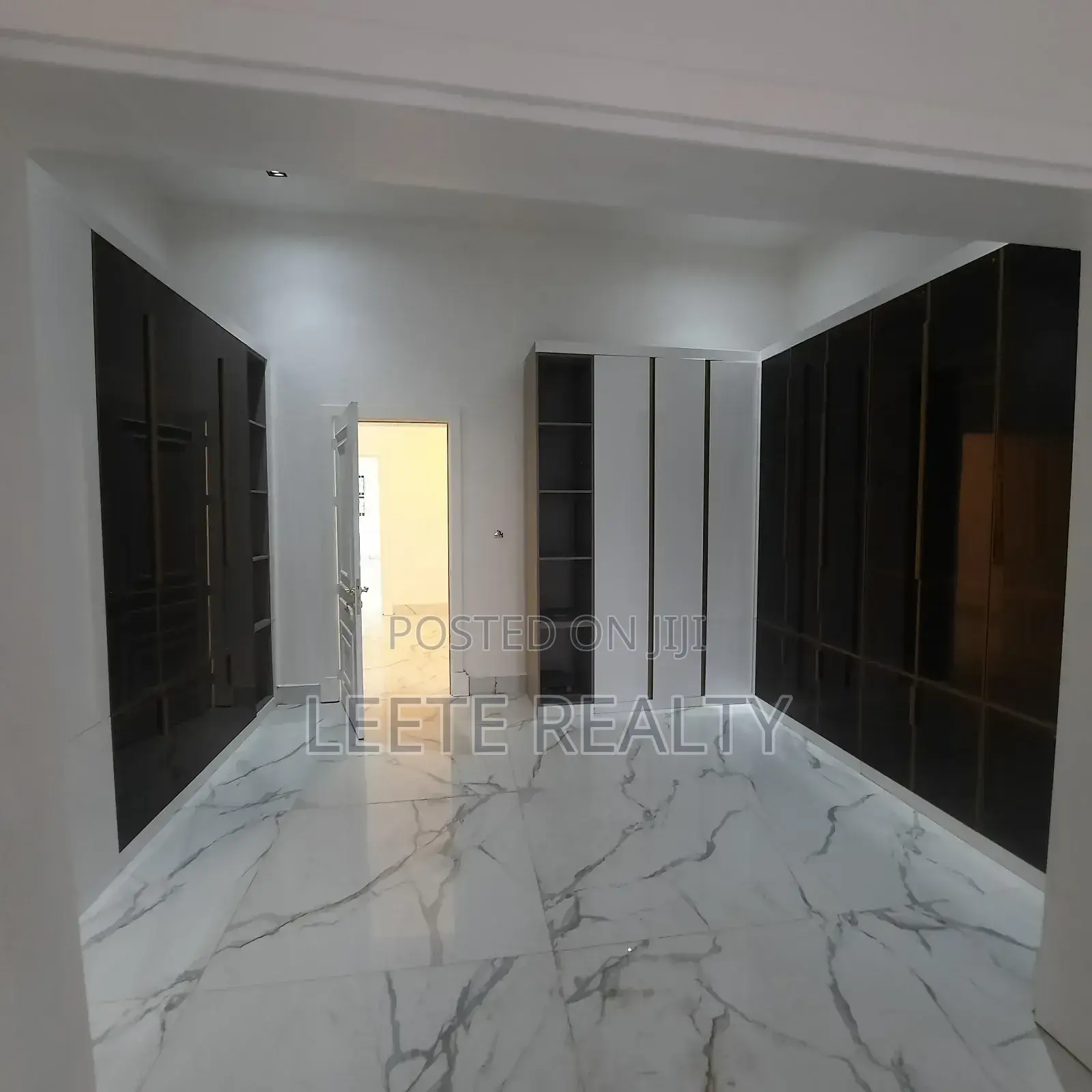 9bdrm Maisonette in Maitama for sale in Maitama