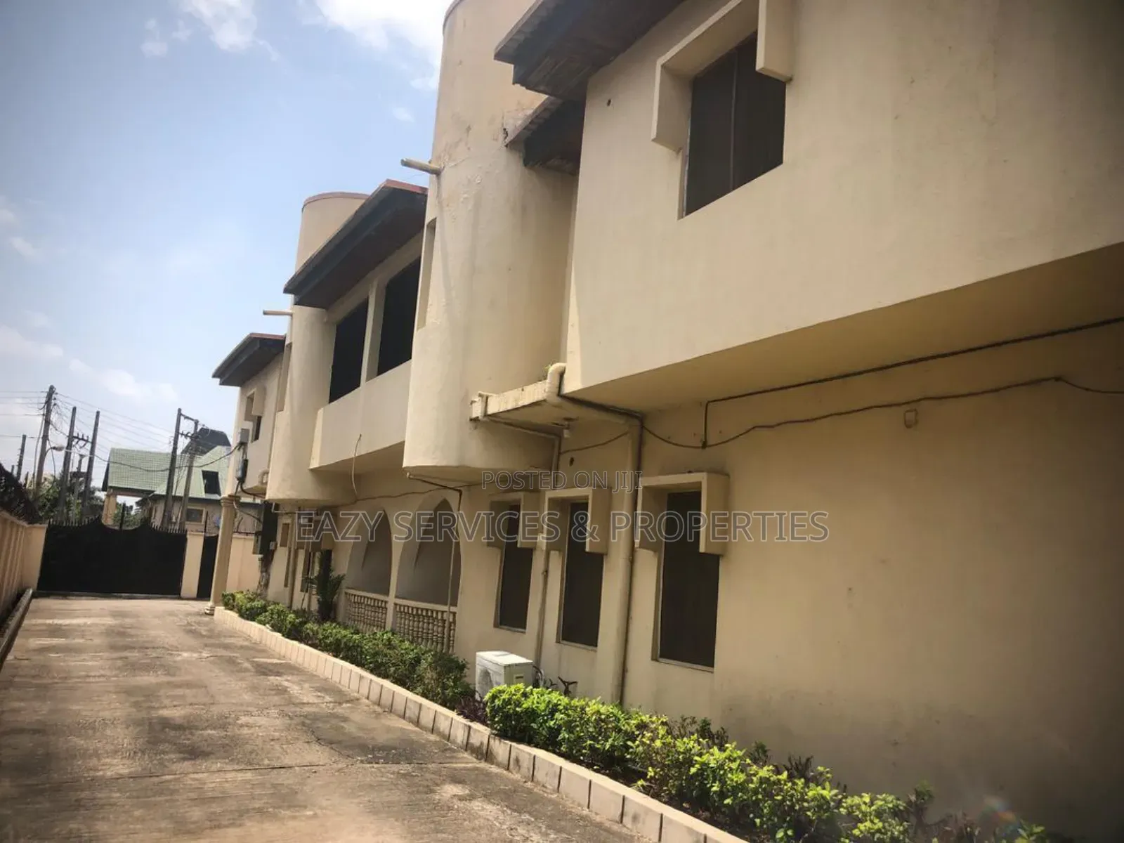 13bdrm Duplex in Gated And Secured, Amuwo-Odofin for sale in Amuwo-Odofin