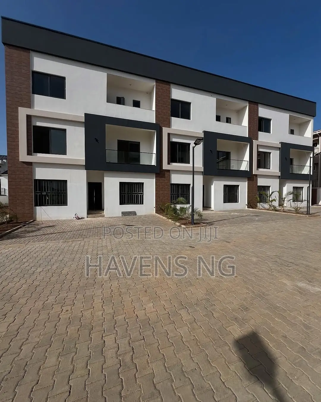 5bdrm Duplex in Jahi for sale in Jahi