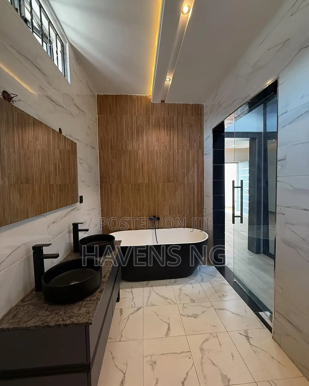4bdrm Duplex in FHA for sale in FHA