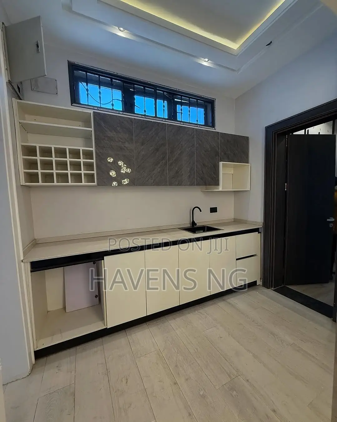 4bdrm Duplex in FHA for sale in FHA