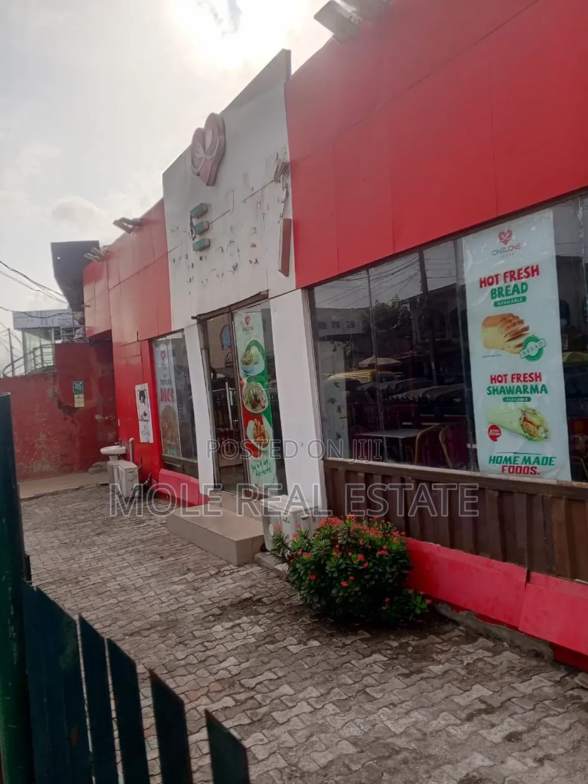 Funtional Fast Food 4 Sale Dopemu Roundabout Near Airport in Dopemu