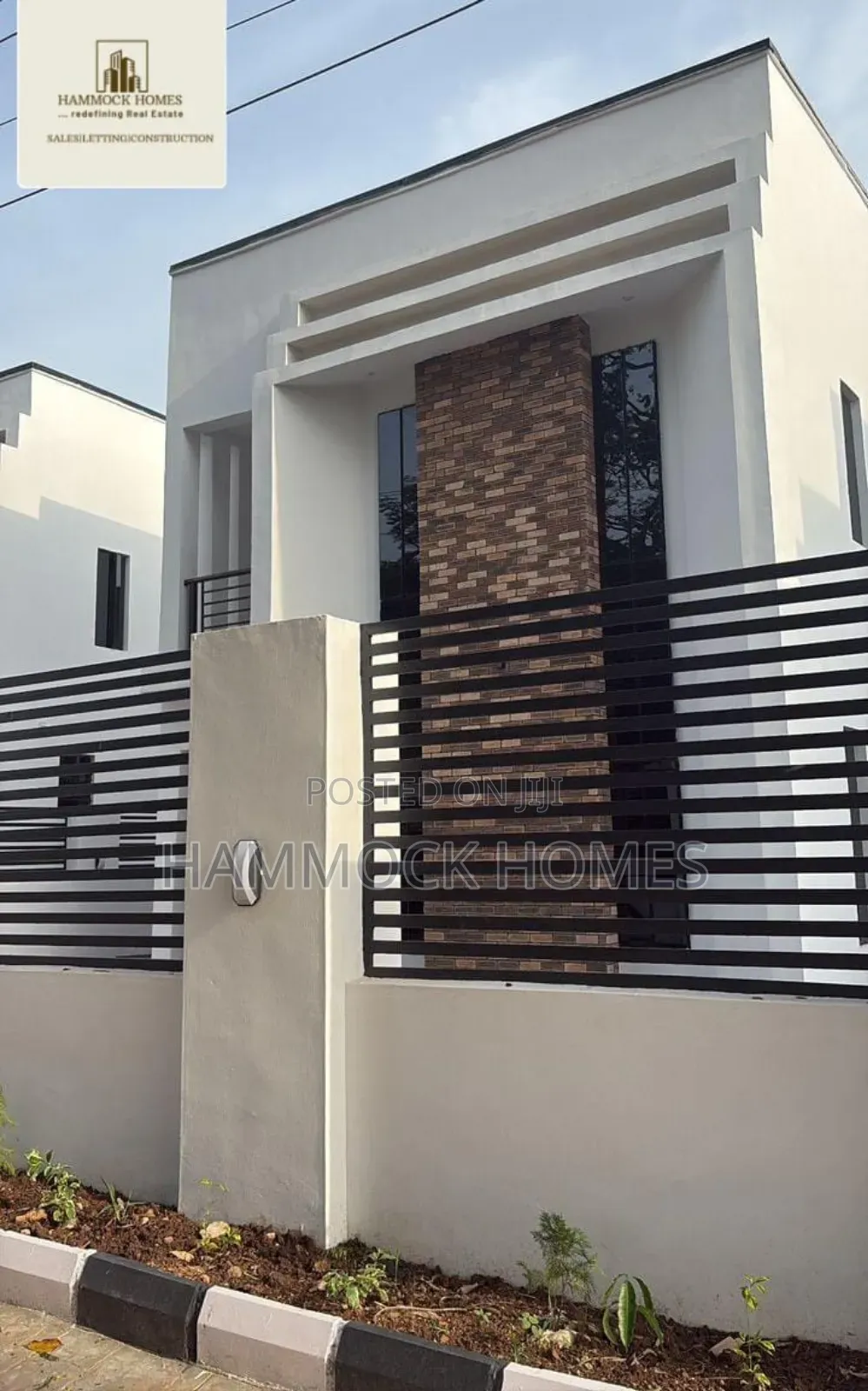 5bdrm Penthouse in Onireke Gra, Jericho for sale in Jericho