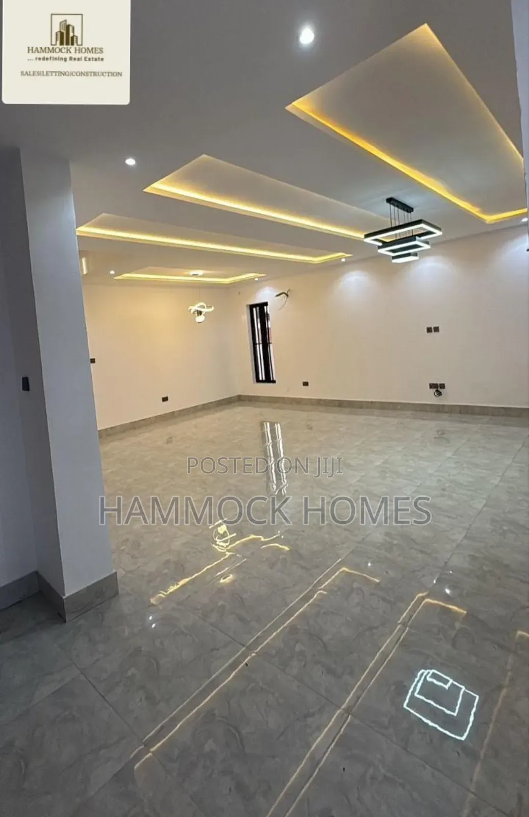 5bdrm Penthouse in Onireke Gra, Jericho for sale in Jericho